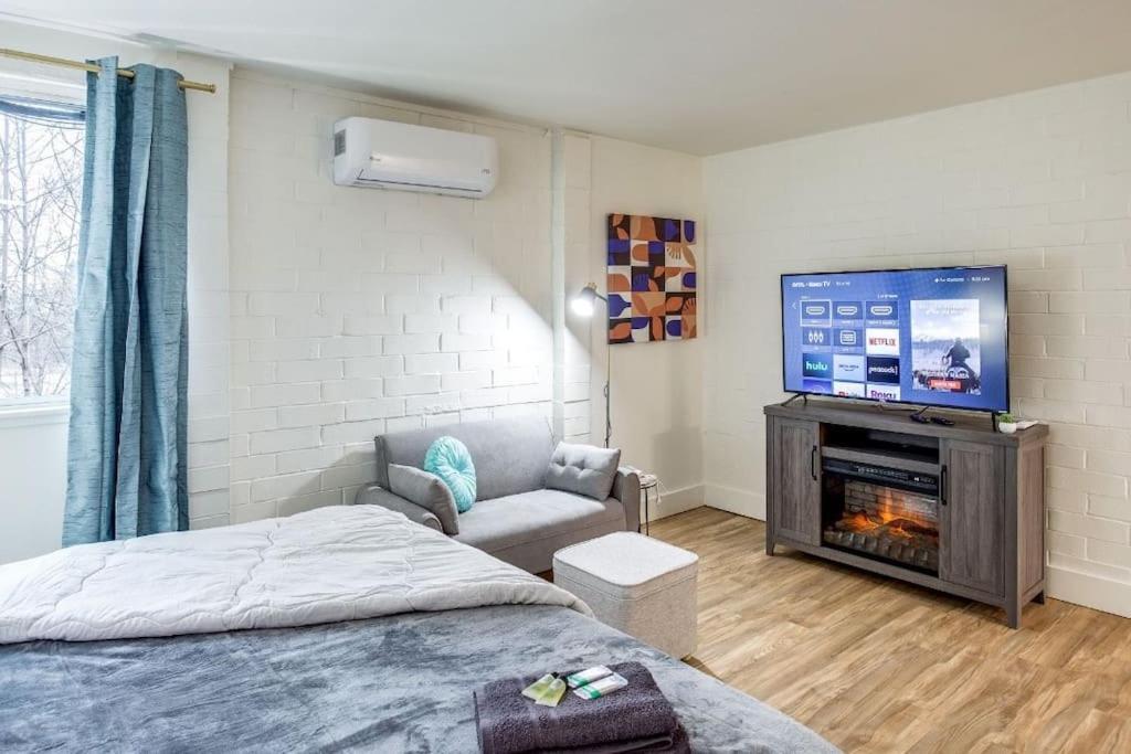 Studio W/ King Bed Near Dwtn Ρότσεστερ Εξωτερικό φωτογραφία