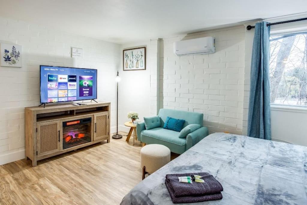 Studio W/ King Bed Near Dwtn Ρότσεστερ Εξωτερικό φωτογραφία